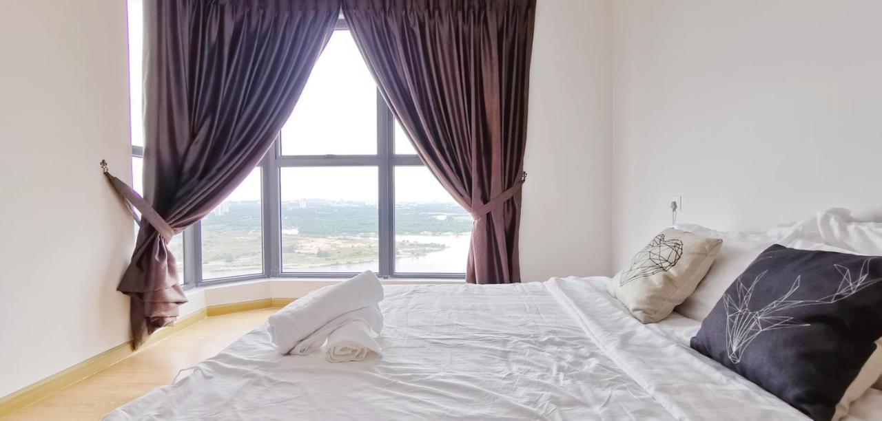 Superb Seaview Royal Strand Danga Bay Country Garden Lägenhet Johor Bahru Exteriör bild