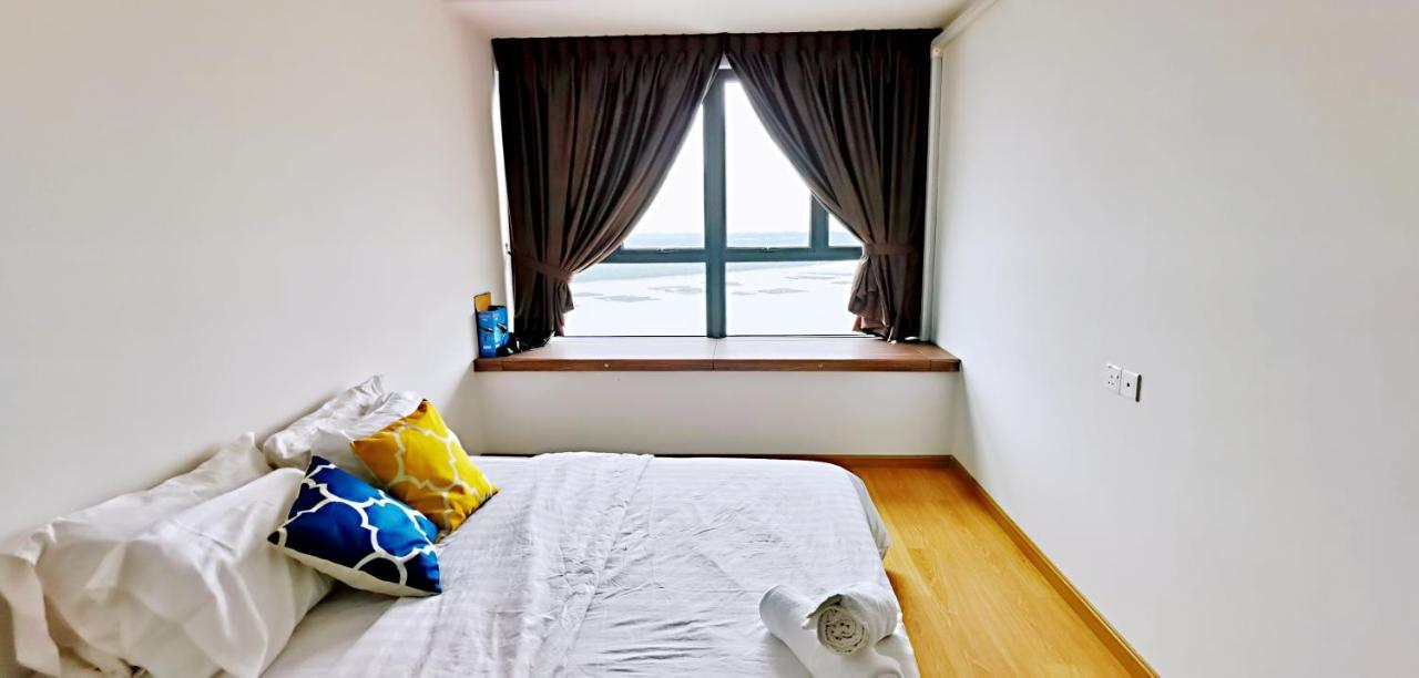 Superb Seaview Royal Strand Danga Bay Country Garden Lägenhet Johor Bahru Exteriör bild