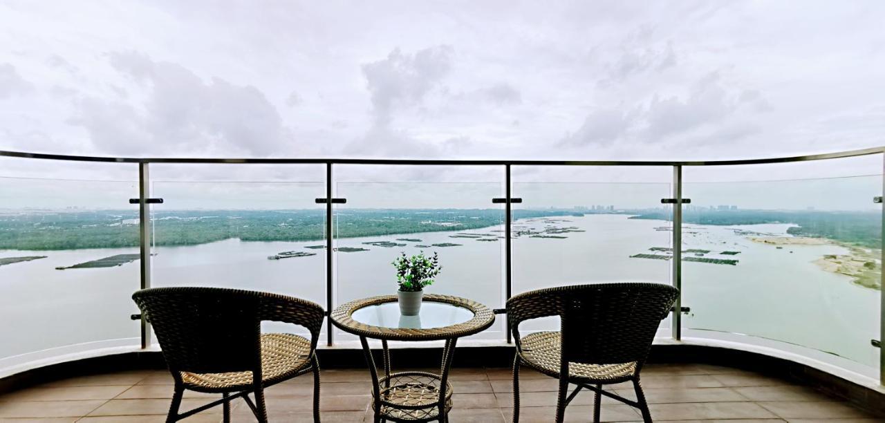 Superb Seaview Royal Strand Danga Bay Country Garden Lägenhet Johor Bahru Exteriör bild